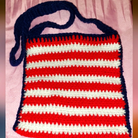 HAND MADE CROCHET UNITED STATES FLAG PURSE MADE WITH LOVE BY GRANDMA (MOM) - Picture 2 of 3